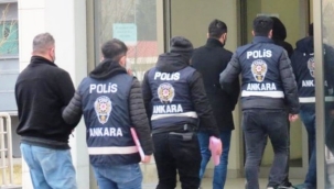 İzmir merkezli 26 ildeki FETÖ operasyonunda 1'i albay 3'ü binbaşı 51 şüpheli gözaltına alındı