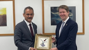 Milli Eğitim Bakanı Özer, İngiltere'nin Okullardan Sorumlu Devlet Bakanı Walker ile görüştü