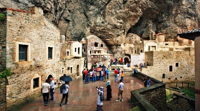 Sümela Manastırı turistlerin ziyaretine açıldı