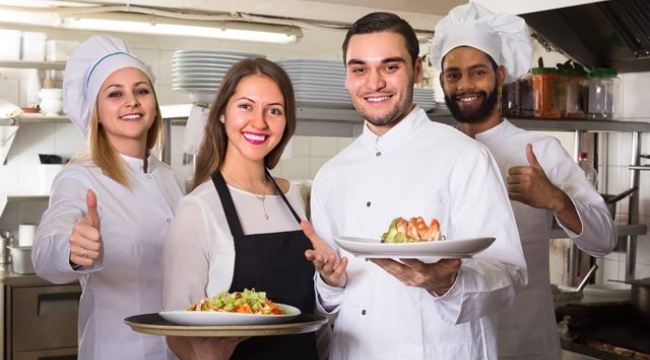 Turizm sezonu açıldı, işletmelerin eleman sıkıntıları başladı: 'Ustalarımızı turizme kaptırıyoruz'