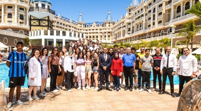 Üniversiteliler Haydarpasha Otel'deydi