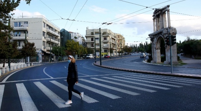 Yunanistan'da 1 Haziran'dan itibaren halka açık alanlarda maske kullanımı kalkıyor