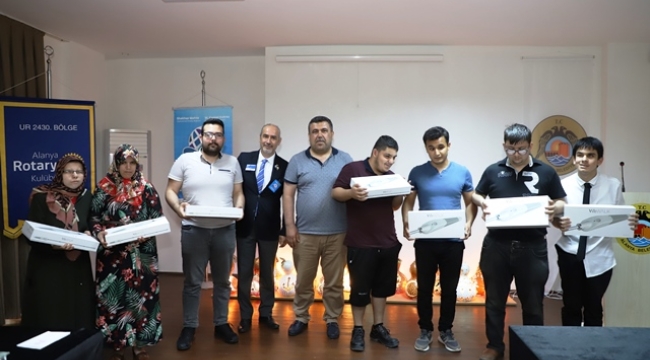 ALANYA BELEDİYESİ VE ROTARY KULÜBÜ ORTAK PROJE İLE GÖRME ENGELLİ BİREYLERE AKILLI BASTON DAĞITTI