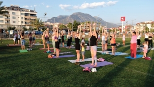  ALANYA DA YAŞAYAN VATANDAŞLAR YOGA ETKİNLİĞİNDE BULUŞTU