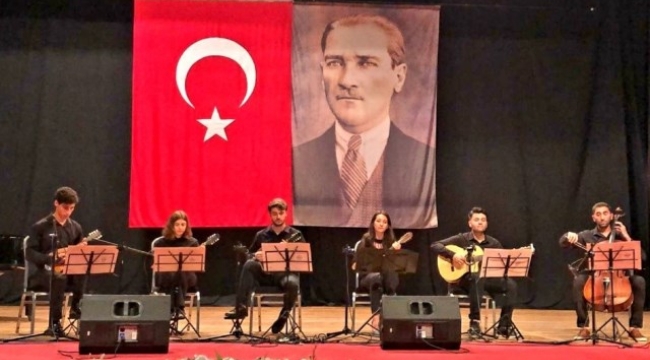 ALKÜ ÖĞRENCİLERİ İZMİR'DE MÜZİKSEVERLERİN BEĞENİSİNİ KAZANDI