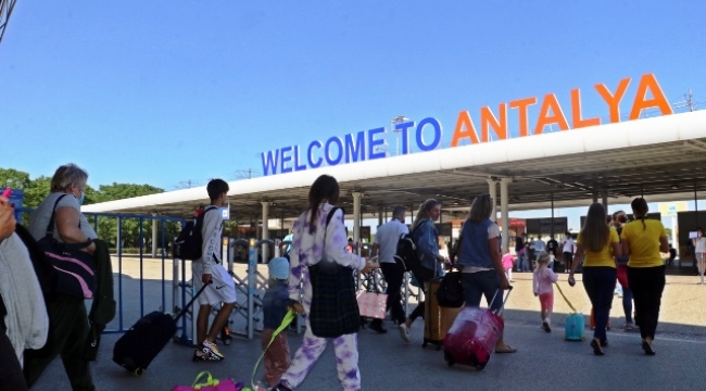 Antalya'ya havayoluyla gelen turist sayısı 3 milyonu geçti