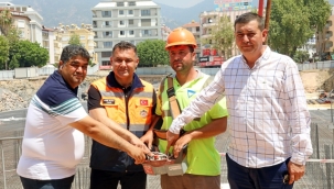 BAŞKAN YÜCEL'İN MEGA PROJESİ YÜKSELİYOR AKDENİZ BÖLGESİNİN EN BÜYÜK TEMEL BETON DÖKÜMÜ BAŞLADI