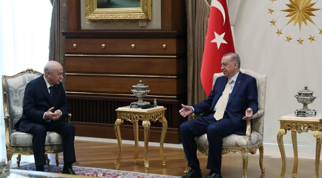 Cumhurbaşkanı Recep Tayyip Erdoğan, MHP Genel Başkanı Devlet Bahçeli ile Cumhurbaşkanlığı Külliyesi'nde bir araya geldi.