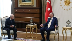 Cumhurbaşkanı Recep Tayyip Erdoğan, MHP Genel Başkanı Devlet Bahçeli ile Cumhurbaşkanlığı Külliyesi'nde bir araya geldi.
