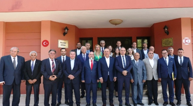 Dışişleri Bakanı Çavuşoğlu, KKTC'de sivil toplum örgütü temsilcileriyle buluştu
