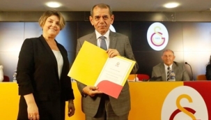 Galatasaray'da Dursun Özbek ve yönetimi mazbatalarını aldı