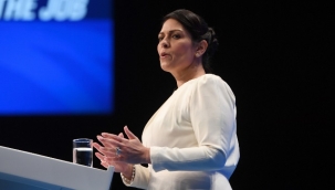 İngiltere İçişleri Bakanı Patel onayladı: WikiLeaks'ın kurucusu Assange ABD'ye iade edilecek