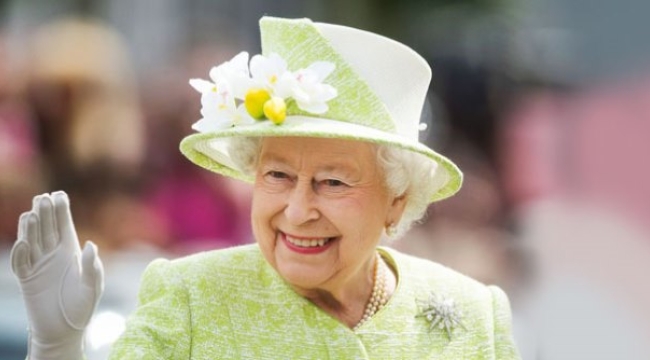 Kraliçe 2. Elizabeth, dünyanın en uzun süre tahtta kalan ikinci monarkı unvanını aldı