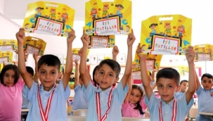 Öğrenciler karne heyecanı yaşadı