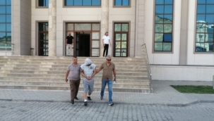 Sahte kimlikle dünyayı dolaştı, Kuşadası'nda polise takıldı