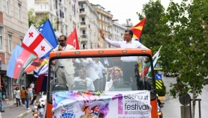 Savaş halindeki iki ülke Ukrayna ve Rusya, Esenyurt'tan barış güvercini uçurdu