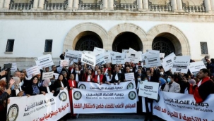 Tunus'ta hakimler, görevden alınanlar için 1 haftalık grevde