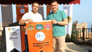 TURUNCU BAYRAK ÖDÜLLERİ SAHİPLERİNİ BULDU