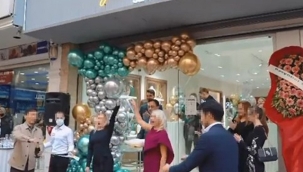 Ukraynalı mankenler, canlı müzikler ile 100 milyon dolar buhar oldu