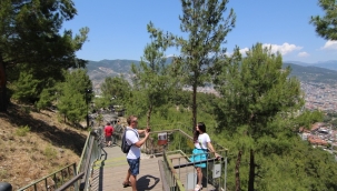 ALANYA KALESİ GEZİ ROTASINDAKİ YÖNLENDİRME LEVHALARI VE PANOLAR YENİLENDİ