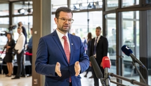 Almanya'da sonbaharda maske zorunluluğu geri geliyor