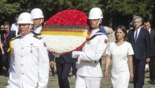 Almanya Dışişleri Bakanı Baerbock, Anıtkabir'i ziyaret etti