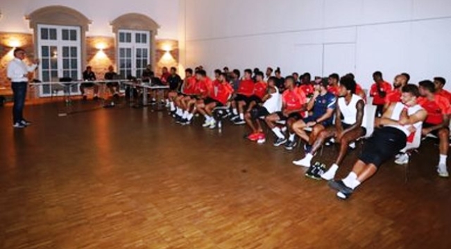 Antalyasporlu futbolculara uyku eğitimi