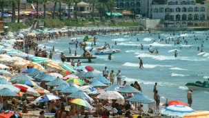 Bayram bitti ancak Kuşadası'nda yoğunluk devam ediyor