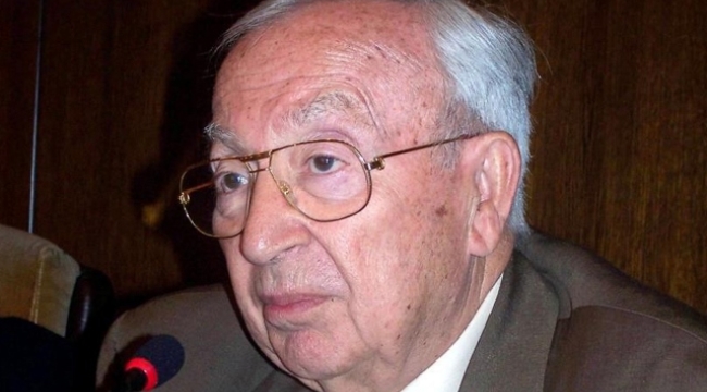 Eski Dışişleri Bakanı İlter Türkmen vefat etti