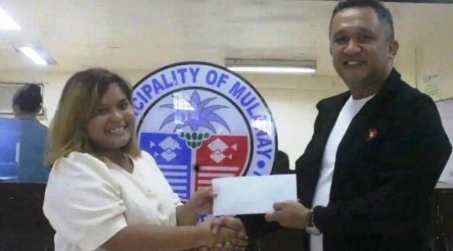 Filipinler'de belediye başkanından çalışanlara talimat: Gülümseyin yoksa ceza alırsınız