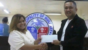 Filipinler'de belediye başkanından çalışanlara talimat: Gülümseyin yoksa ceza alırsınız