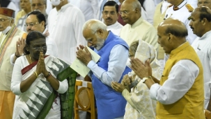 Hindistan'ın 15. Cumhurbaşkanı Murmu, yemin ederek göreve başladı