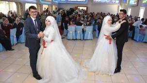 İkiz kız kardeşler, ikizlerle evlendi: Çifte düğünle dünya evine girdiler