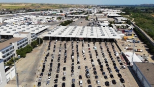 Kapıkule'de 1 günde 35 bin 887 kişinin girişi yapılarak tarihi rekor kırıldı