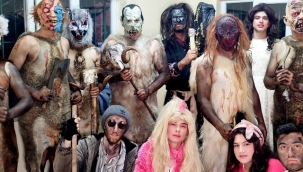 Kestikleri kurbanların derisini giyip insanları korkutuyorlar