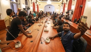 Sri Lanka'da protestocular başkanlık konutundan ayrılmıyor