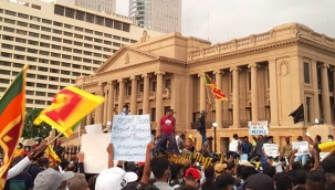 Sri Lanka lideri Maldivler'e kaçtı, yetkileri devrettiği başbakandan ordu-polise 'düzeni sağla' emri