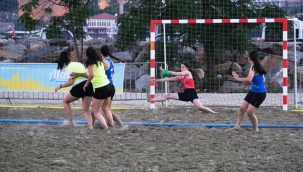 ULUSLARARASI PLAJ HENTBOLU TURNUVASI BAŞLADI