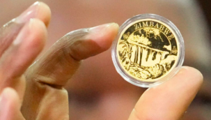 Zimbabve dolarla mücadele için 'altın para' bastı
