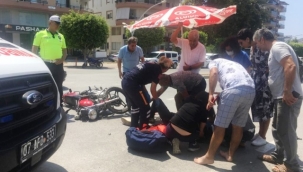 Alanya'da motosiklet ile otomobil çarpıştı: 1'i ağır, 2 yaralı