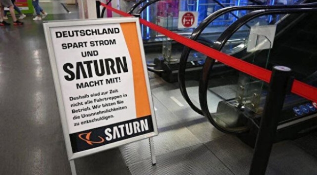 Almanya'da alışveriş merkezleri, tasarruf için yürüyen merdivenleri kısmen kapatmaya başladı