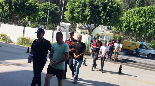 Antalya'da 20 düzensiz göçmen yakalandı