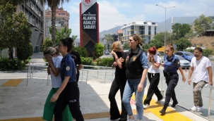 Arkadaşlık siteleri üzerinden tanışıp adisyon tuzağına düşürdüler