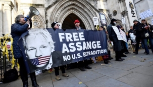 Assange ile görüşen ABD'li gazeteci ve avukatlar gözetlendikleri iddiası ile CIA'ye dava açtı