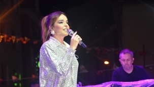 Bengü hayranları, yağmura rağmen konser alanını terk etmedi