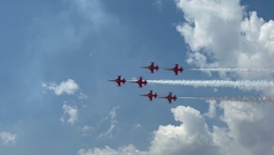 Büyük Zafer'in 100. yılında Türk Yıldızları gösterileriyle nefesleri kesti