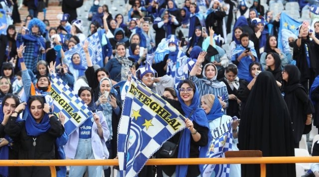 FIFA'nın baskısı sonucu İranlı kadınlar 1979 sonrası ilk kez bir lig maçını stadyumda izledi