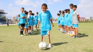 Hayali gerçek oldu, Muhammet protez bacaklarına kavuştu, yeşil sahalara koştu