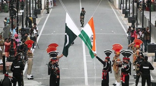 Hindistan'da, Pakistan'a yanlışlıkla füze atılması nedeniyle 3 yetkili görevden alındı