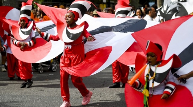 İngiltere'de 2 yılın ardından 'Notting Hill Karnavalı' başladı